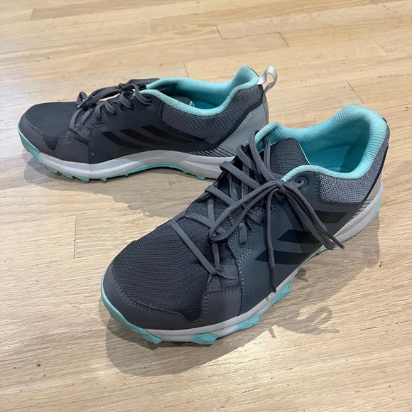 Adidas terrex hiking shoes size 9 - Picture 4 of 6